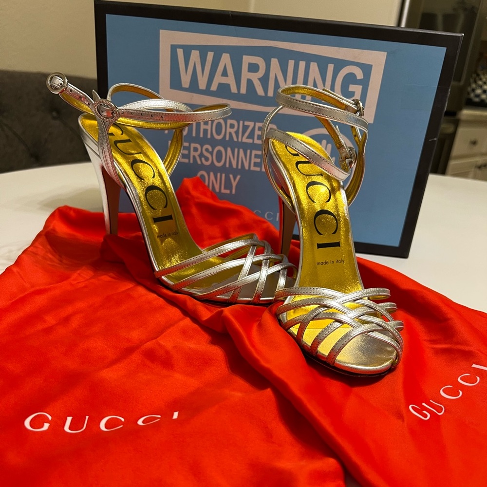 Gucci Vernice Crystal Draconia Heel